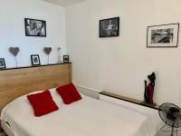 AwayDays Minimal Apartment with Incredible Views - B&B Empuriabrava