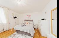 Beautiful Family Town Home With Private Parking - B&B Canterbury