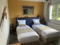 Kleines Zweibettzimmer