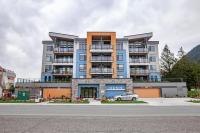 The Luna, New Penthouse w Patio, Lake and Mtn Views - Chambres d'hôtes Harrison Hot Springs