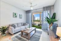 Central City 3 Bed Apt, Pool, 2 Free Secured Parks - B&B