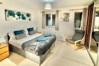 Stay for business, corporate, contractors, leisure with WiFi & parking - B&B Ashford