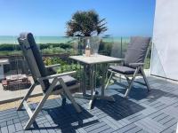 On the Beach! Stunning, newly refurbished, beach-house - Ferienwohnung