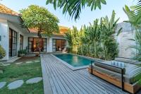 Prama Villa 2 Modern Tropical Villa with Pool - Bed and Breakfast Canggu