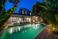 Villa Alchemy Private 4 BR Eat Street 10 steps to Revolver Cafe - Bed and Breakfast Seminyak