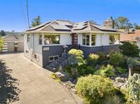 Elegant Home with Lovely Gardens in West Seattle - B&B Seattle