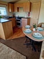 Gorgeous Sea Viev 3 Bedroom Delta Bromley Deluxe - B&B Aberystwyth