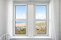 Apartment Expansive Sea Views Private Parking - Chambres d'hôtes Westward Ho!