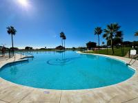 Lunamar beachfront with swimming pool, football, tennis, paddle and basketball courts - EaW Homes - Chambres d'hôtes Marbella