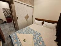 Deluxe One-Bedroom Apartment