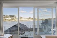 Apartment Sea Views & Terrace on Waters Edge in Polruan - Chambres d’hôtes Polruan
