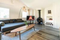 Unique Penthouse with Gallery and Mountain View - B&B Kandersteg