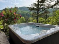 Secluded LUX Bunker Hot Tub, Views & Trails - B&B Stanley