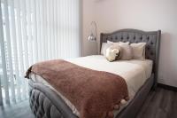 Gold Rabbit at 26, City Views and Wonderland Vibes! - B&B Hatillo Centro