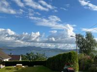 Entire house with view over the fjord - B&B Strand