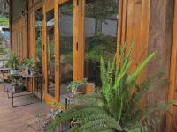 Camera Matrimoniale con Vista Giardino