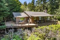 Eagles Watch by AvantStay Large Deck w Views - Chambres d’hôtes Coupeville