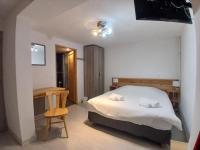 Three-Bedroom Apartment with Mountain View