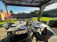 Ancien chai rénové avec piscine - Chambres d’hôtes Paraza