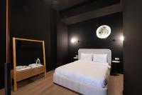 Deluxe One-Bedroom Apartment