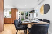 Large Family Home with Private Driveway, Ideal for Long-Term Visits - B&B Brentford