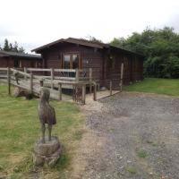 Hand built log cabin at Avonvale Holiday Lodges - B&B Evesham