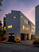 The Pinnacle 4BR Private Rooftop Rice Military - B&B Houston