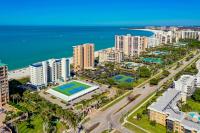 Breathtaking Sunsets @ This Beachfront Beauty, On-Site Restaurant/Tiki Bar - B&B Marco Island