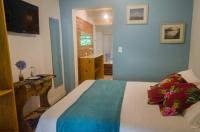 Suite con bañera de hidromasaje y cama grande