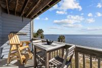 Beach and Pool Access at Condo on Cedar Key! - Chambres d’hôtes