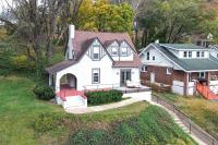 Walk to Roanoke River Greenway Mountain-View Home - B&B