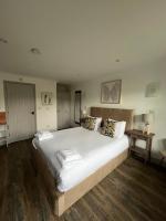 Pine, Country chalet located in Pegsdon - B&B