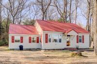 Charming Laurel Home with Gazebo and Fireplace! - Bed and Breakfast