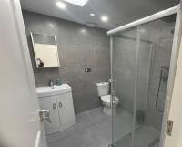 Newly built modern flat with free parking close to London Luton airport and L&D hospital - Chambres d'hôtes Dunstable