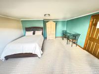 Spacious 2 Bedroom Lakeview Retreat with Private Comfort & Free Parking - Ferienwohnung Watchung