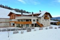 ALMRESIDENZ UNTERRAIN -1 km BY CAR DISTANCE SKI SLOPES KRONPLATZ - B&B Olang