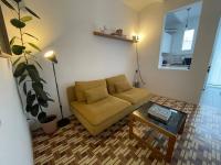 Barcelona Besos Apartment 15 to Plaza Cataluña - B&B