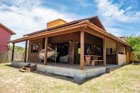 Cabana Aconchegante a 800m da Praia com 4 Quartos, Lareira Externa, Aquecedor em 2 Quartos, Netflix e Pet Friendly - B&B Imbituba