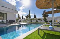 Villa Vitalia - 3 En-suite Beds with Private Pool - Ferienwohnung Paralímni
