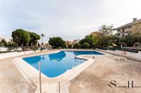 Stylish Retreat 1Bed, Pool, Sleeps 3 - Chambres d'hôtes Benalmádena