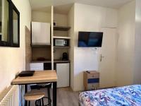 Lion d'or 25 - Chambre meublée et équipée - centre-ville - B&B Montluçon