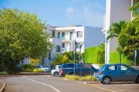 Azuri Apartment with Beach, Pools, Gym, Golf, Shops, Restaurants, Spa, Boat activities, Tennis &Paddle court, kids corner - Chambres d'hôtes Roches Noire