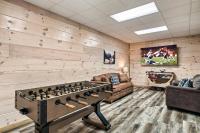 Luxury 4-BR Cabin Near Parkway and Dollywood with Game Room and Hot Tub - B&B Pigeon Forge