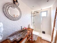 Chambre Double ou Lits Jumeaux avec Salle de Bains Commune