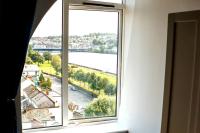 Penthouse with River Views: 2BD Derry Heritage Gem - B&B