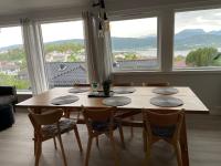 Apartment- fjord view, big terrace, close to Moa - Chambres d'hôtes Ålesund