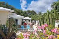 NAiA piscine acces lagon et plage - B&B