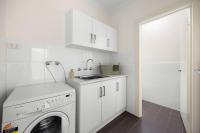 Mawson Lakes Retreat - A Peaceful and Prime Location - B&B Mawson Lakes