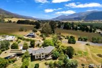 Alpzview Guesthouse - Bed and Breakfast Tawonga