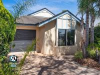 Lake Front - Tropical Retreat at Encounter Bay! - Chambres d’hôtes